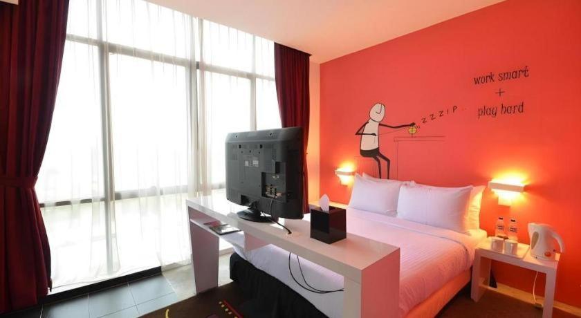 Zoom Inn Boutique Hotel - Danga Bay Johor Bahru Exterior photo